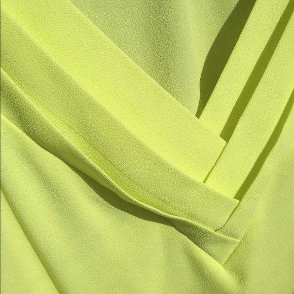 Worthington pleated v neck sleeveless top Size M - Picture 6 of 6